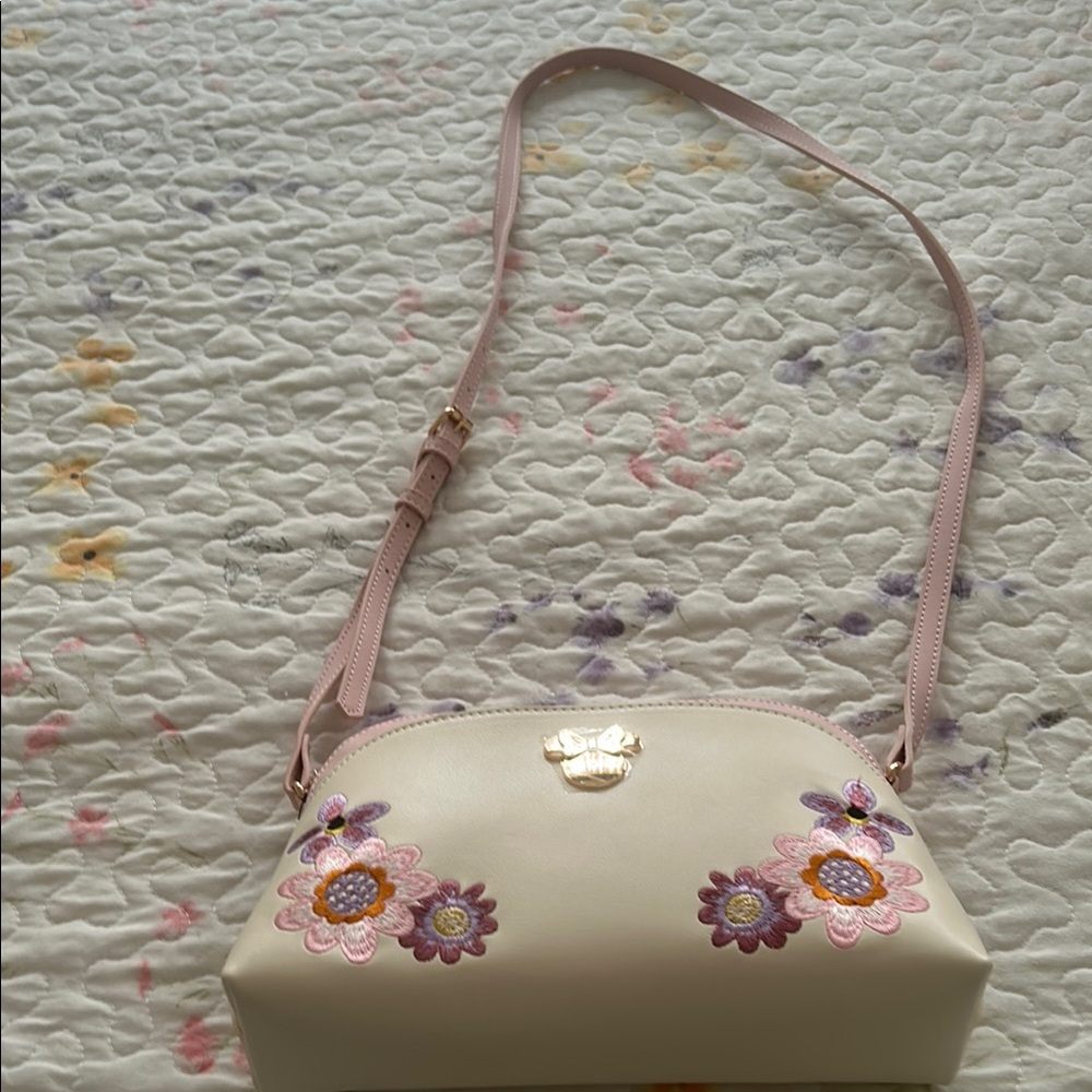 Chic Floral Embroidered Cream Crossbody Bag